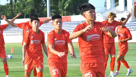 HLV Kim Sang Sik bất ngờ loại Văn Cường, Đức Việt cùng tiền đạo Việt kiều 